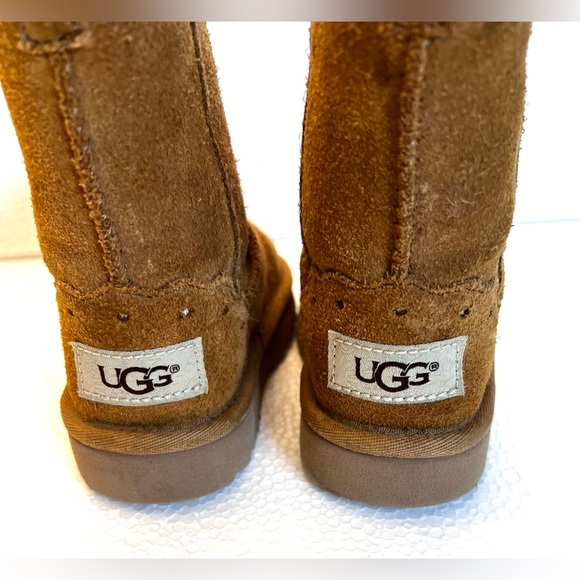 UGG Classic Toddler Size 6 Chestnut Suede Sheepskin Boots - Picture 2 of 10